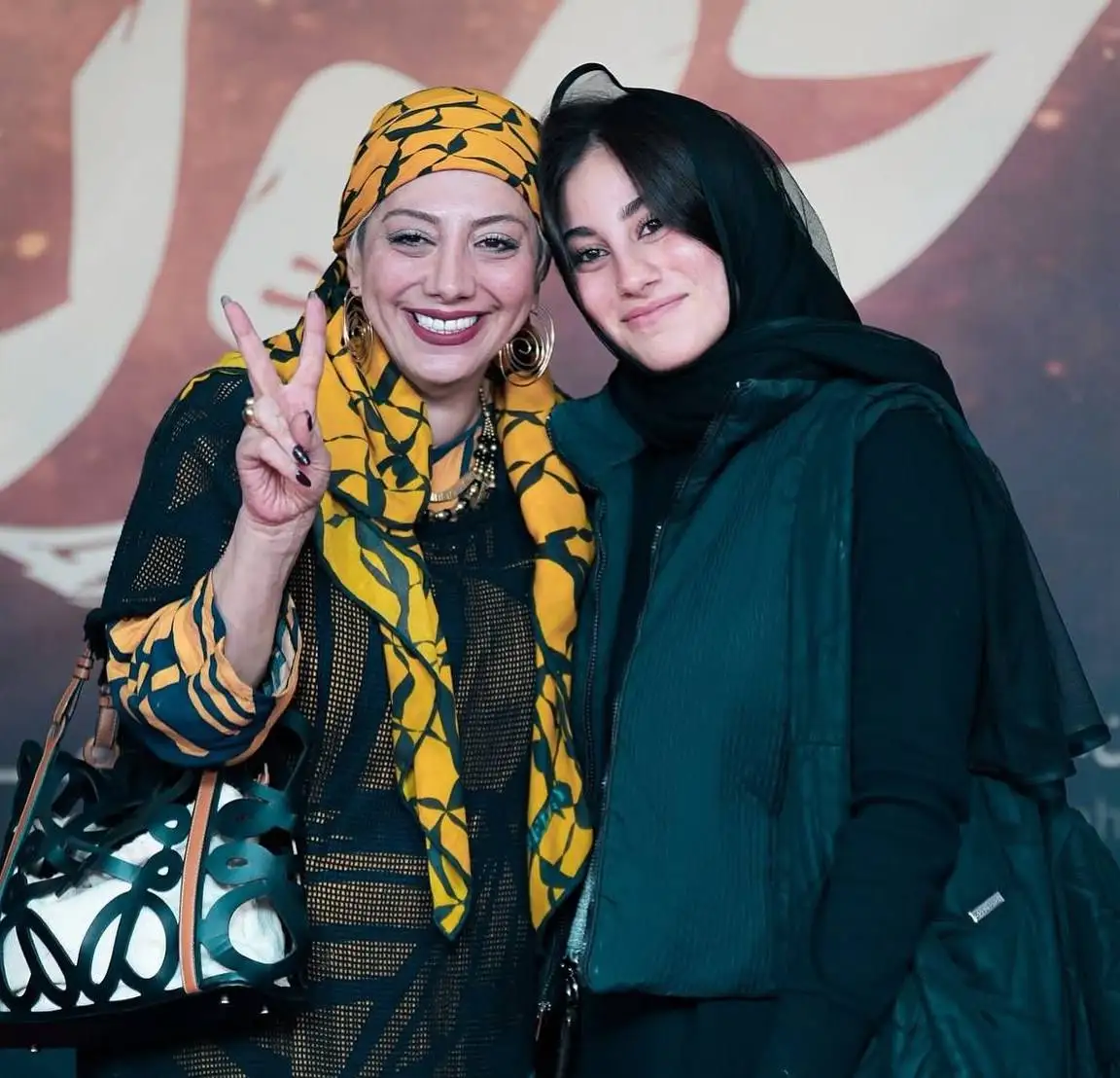 تصاویر؛ «زهرا داوودنژاد» با دخترش «یلدا» به اکران خصوصی آمد