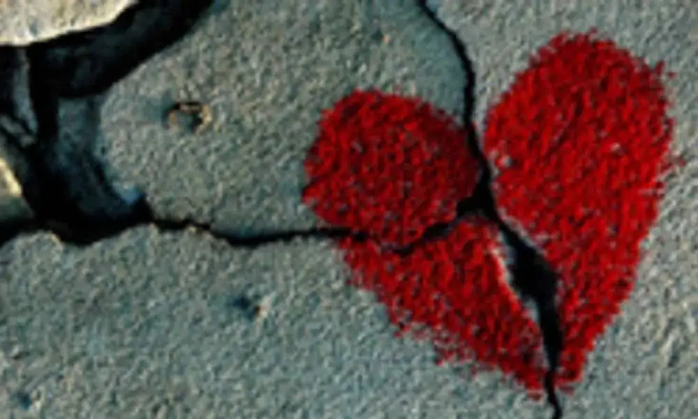 شک نکنید؛ این 8 رفتار یعنی او روزی دل  تان را خواهد شکست