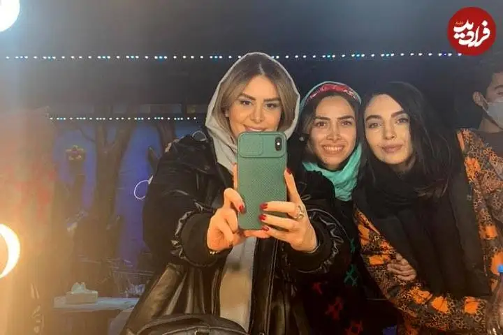 عکس| سفر در زمان؛ «مرضیه» سریال بچه مهندس 3 در پشت صحنه سریال نوار زرد؛ سال 1400