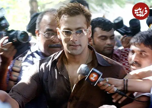 عکس؛ سفر در زمان؛ سلمان خان در مراسم عروسی کاریشما کاپور در بمبئی؛ سال 1382