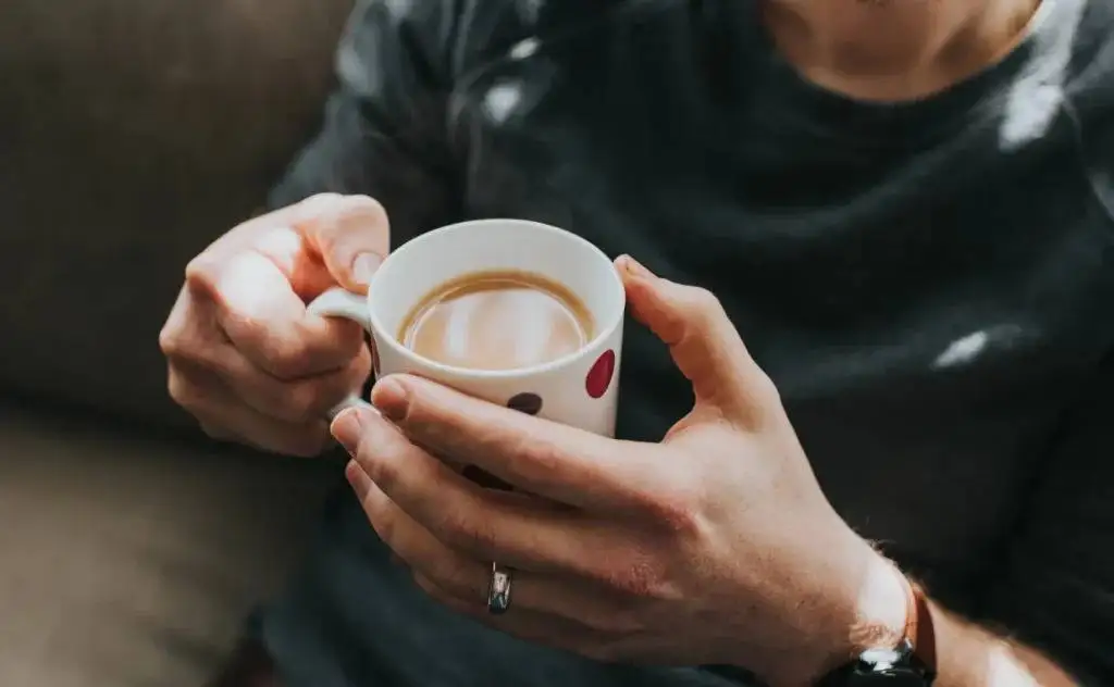 8 روش خانگی برای پیشگیری از سرماخوردگی و آنفلوآنزا در زمستان؛ از تغذیه تا استرس