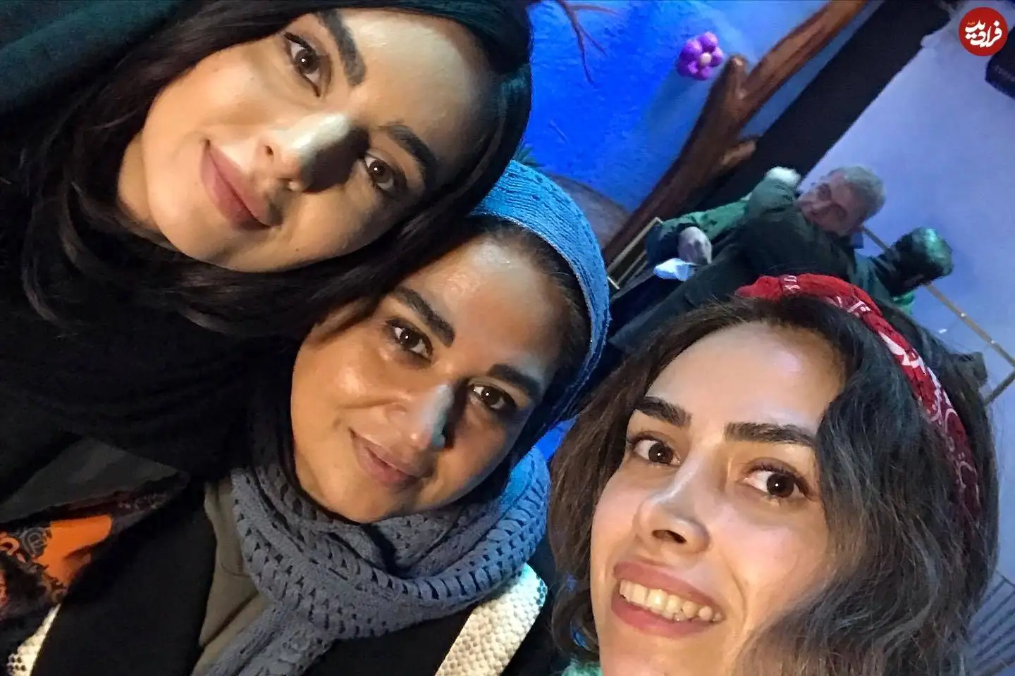 عکس| سفر در زمان؛ «مرضیه» سریال بچه مهندس 3 در پشت صحنه سریال نوار زرد؛ سال 1400