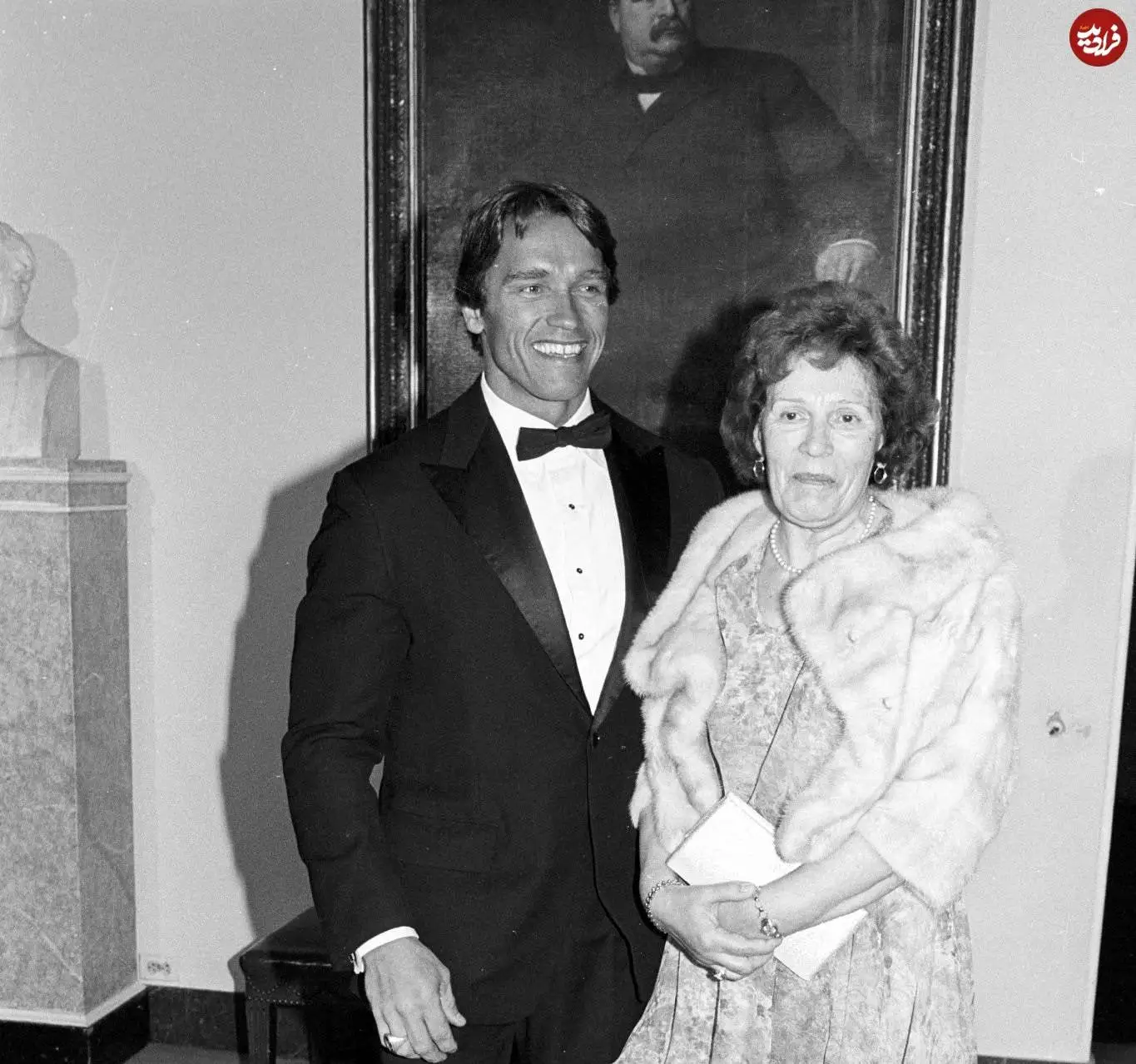 عکس؛ سفر در زمان؛ «آرنولد شوارتزنگر» به همراه مادرش در کاخ سفید؛ سال 1363