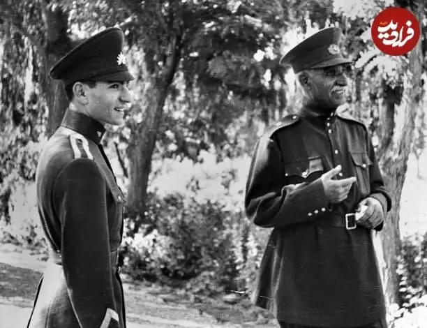 عکس| سفر در زمان؛ «محمدرضا پهلوی» با لباس نظامی در کنار پدرش؛ دهه 1310