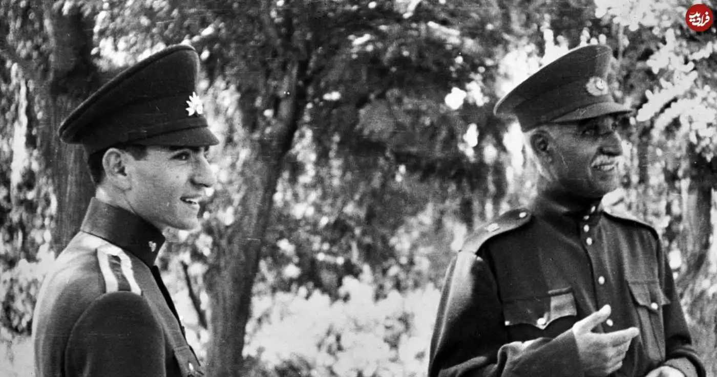 عکس| سفر در زمان؛ «محمدرضا پهلوی» با لباس نظامی در کنار پدرش؛ دهه 1310