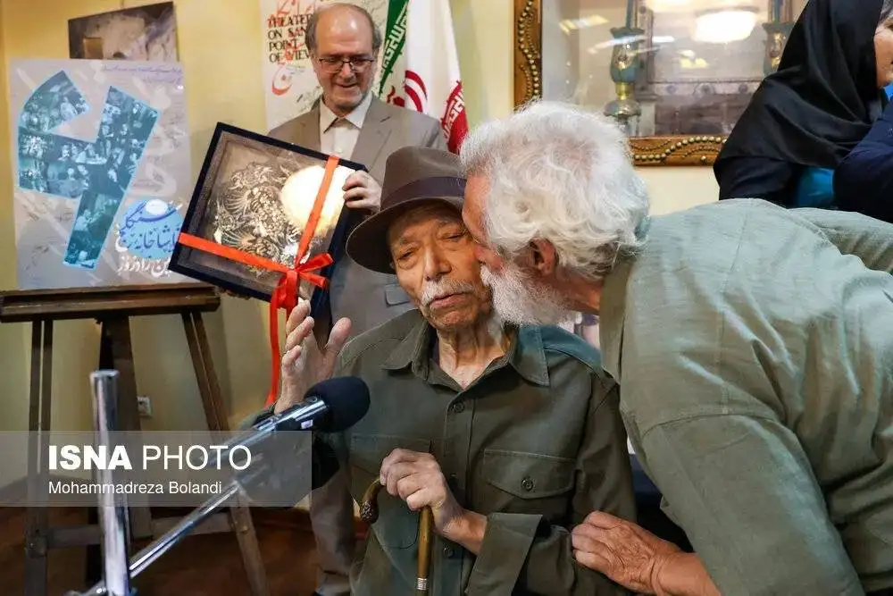 تصاویر؛ تقدیر از علی نصیریان در شصت سالگی تماشاخانه سنگلج