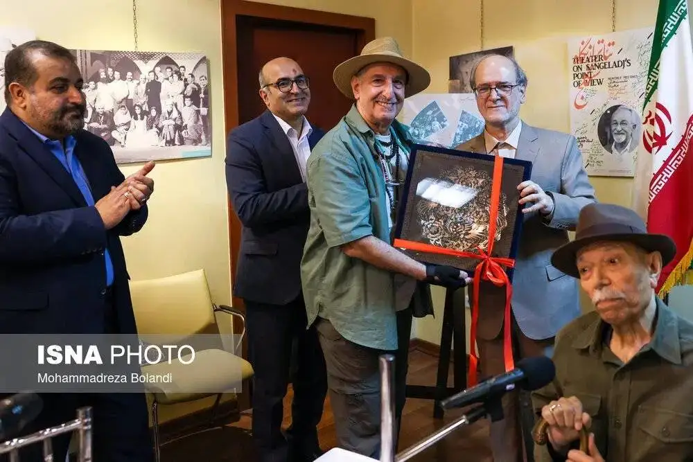 تصاویر؛ تقدیر از علی نصیریان در شصت سالگی تماشاخانه سنگلج