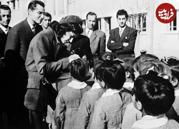عکس| سفر در زمان؛ اشرف پهلوی در حال بازدید از یک دبستان؛ سال 1318