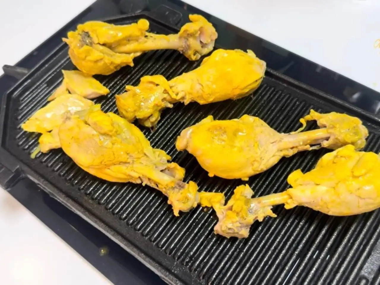 مرغ دوغی خوشمزه با زعفران و کره؛ آموزش تهیه مرغ دوغی