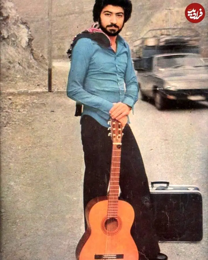 عکس| سفر در زمان؛ «ستار» با گیتار و چمدان در جاده چالوس؛ دهه 50