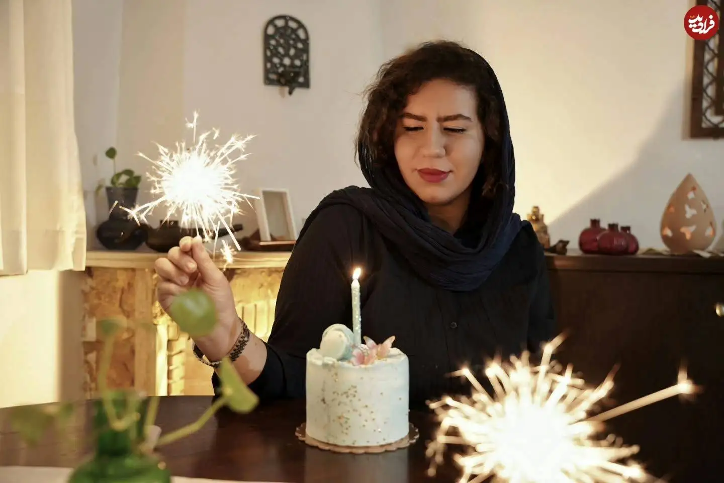 عکس| سفر در زمان؛ «روناک» سریال نون خ در جشن تولد 26 سالگی اش؛ سال 1403