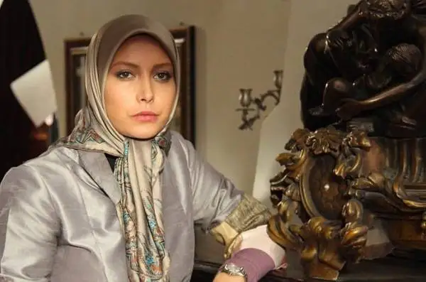 شاید فقط ترسوها به فریبا نادری حمله می کنند!