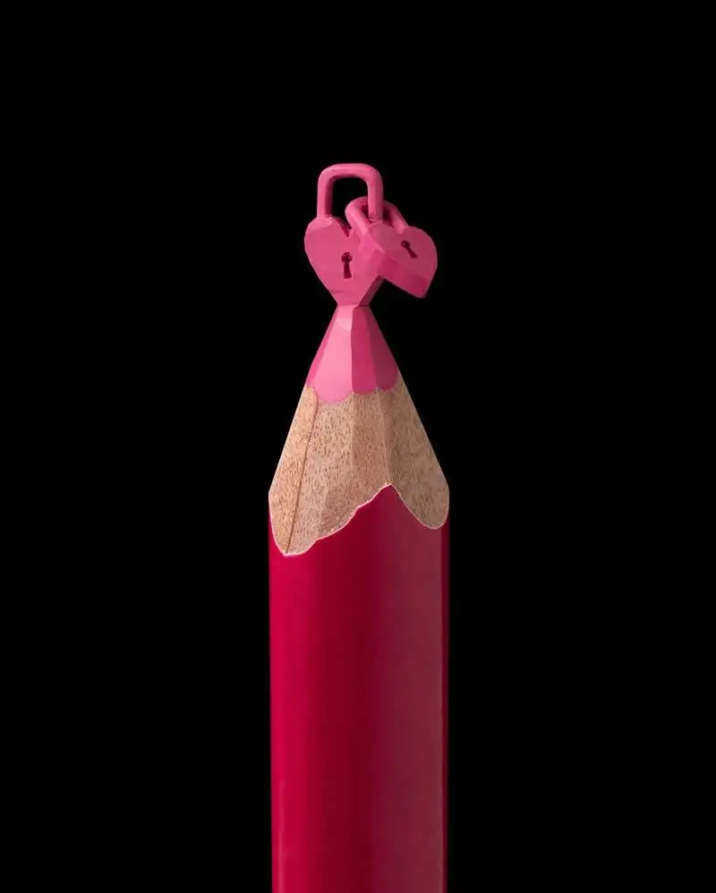 تصاویر؛ خلاقیت استثنایی هنرمندی که روی «نوک مداد» مجسمه می سازد