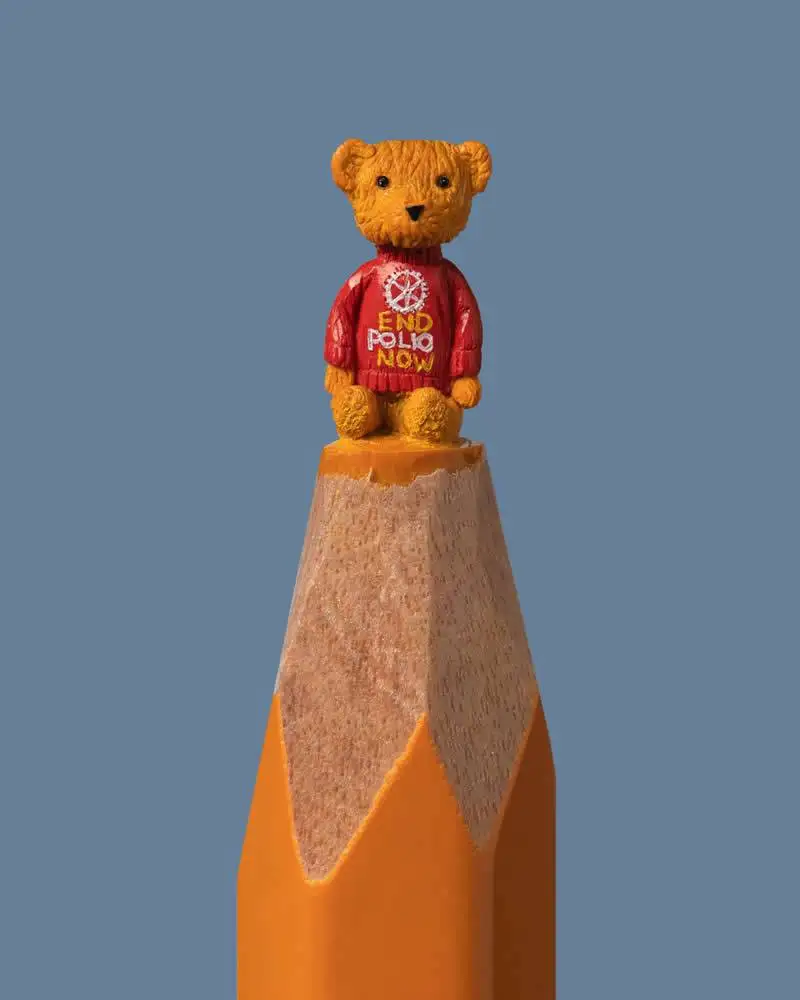 تصاویر؛ خلاقیت استثنایی هنرمندی که روی «نوک مداد» مجسمه می سازد