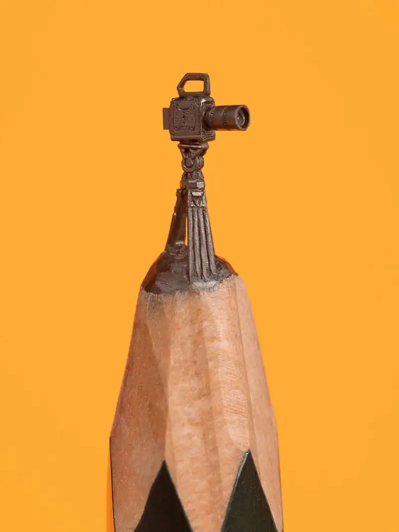 تصاویر؛ خلاقیت استثنایی هنرمندی که روی «نوک مداد» مجسمه می سازد