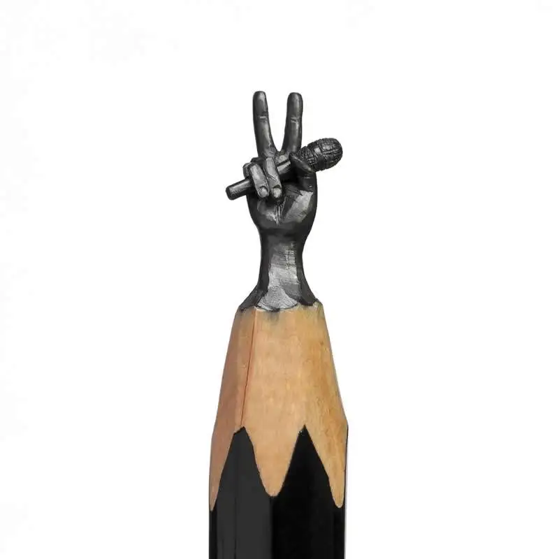 تصاویر؛ خلاقیت استثنایی هنرمندی که روی «نوک مداد» مجسمه می سازد