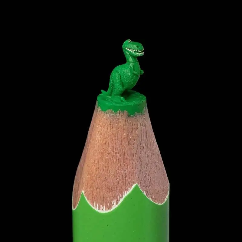 تصاویر؛ خلاقیت استثنایی هنرمندی که روی «نوک مداد» مجسمه می سازد