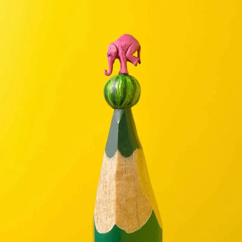 تصاویر؛ خلاقیت استثنایی هنرمندی که روی «نوک مداد» مجسمه می سازد