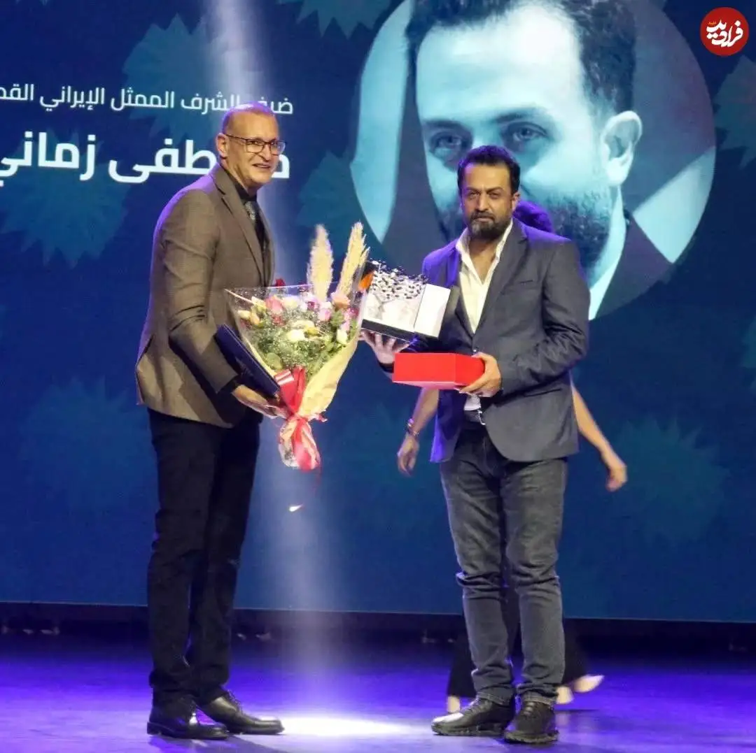 عکس| سفر در زمان؛ «یوزارسیف» سریال یوسف پیامبر در حال دریافت جایزه از دست وزیر فرهنگ تونس؛ سال 1403