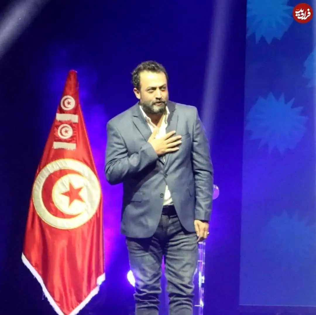 عکس| سفر در زمان؛ «یوزارسیف» سریال یوسف پیامبر در حال دریافت جایزه از دست وزیر فرهنگ تونس؛ سال 1403