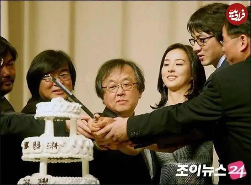 عکس| سفر به تاریخ؛ «جومونگ و سوسانو» در حال فوت کردن شمع روی کیک در جشن سریال جومونگ