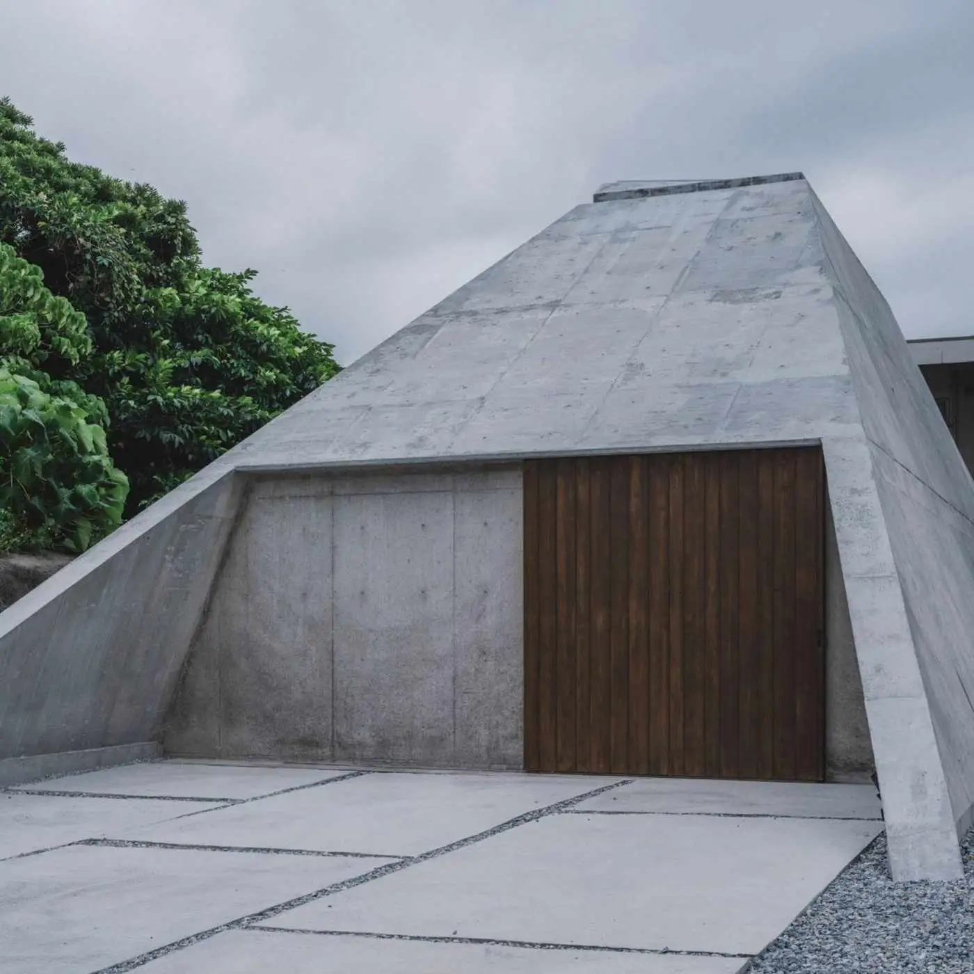 تصاویر؛ معماری متفاوت 8 خانۀ مدرن «بدون پنجره»