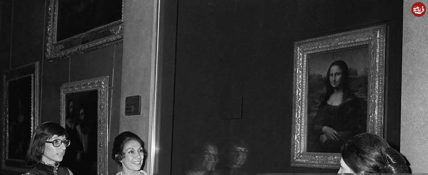 عکس| سفر در زمان؛ «بی نظیر بوتو» به همراه مادرش در حال بازدید از موزه لوور در پاریس؛ سال 1354