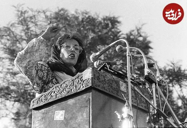 عکس| سفر در زمان؛ «بی نظیر بوتو» در حال سخنرانی در راولپندی؛ سال 1365