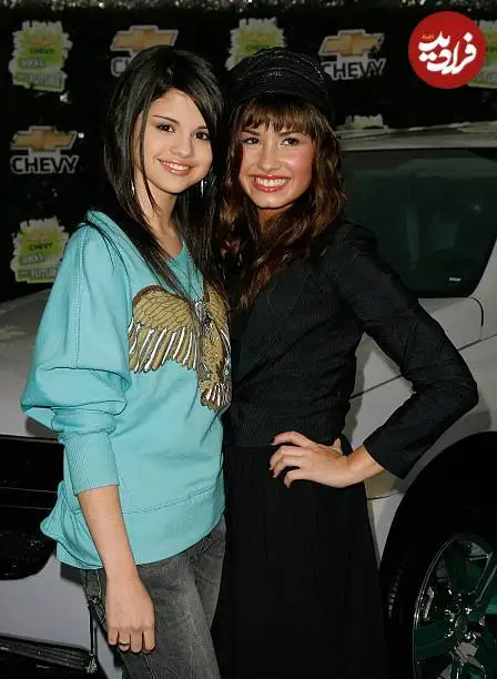 عکس| سفر در زمان؛ «سلنا گومز» در استودیو والت دیزنی در کالیفرنیا؛ سال 1386