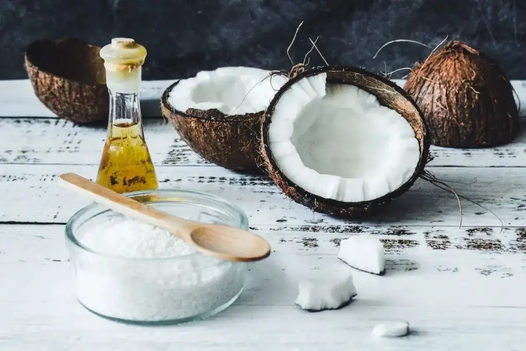 کدام روغن پخت وپز برای شما مناسب تر است و چطور آن را به درستی به کار ببرید؟