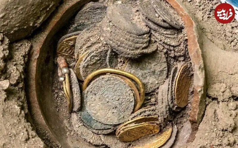 گنج سکّه های 600 ساله از زیر دیوار قدیمی بیرون آمد