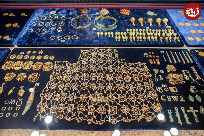 گنج 400 سالۀ سکّه های طلا از زیر «محراب کلیسا» بیرون آمد
