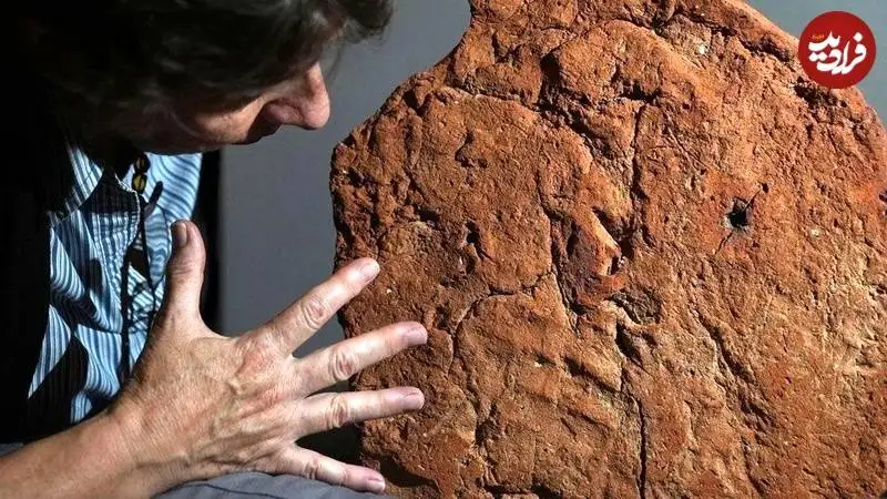 کشف غیرمنتظرۀ «جای دست» بر روی یک «خانۀ روح» 4 هزارساله