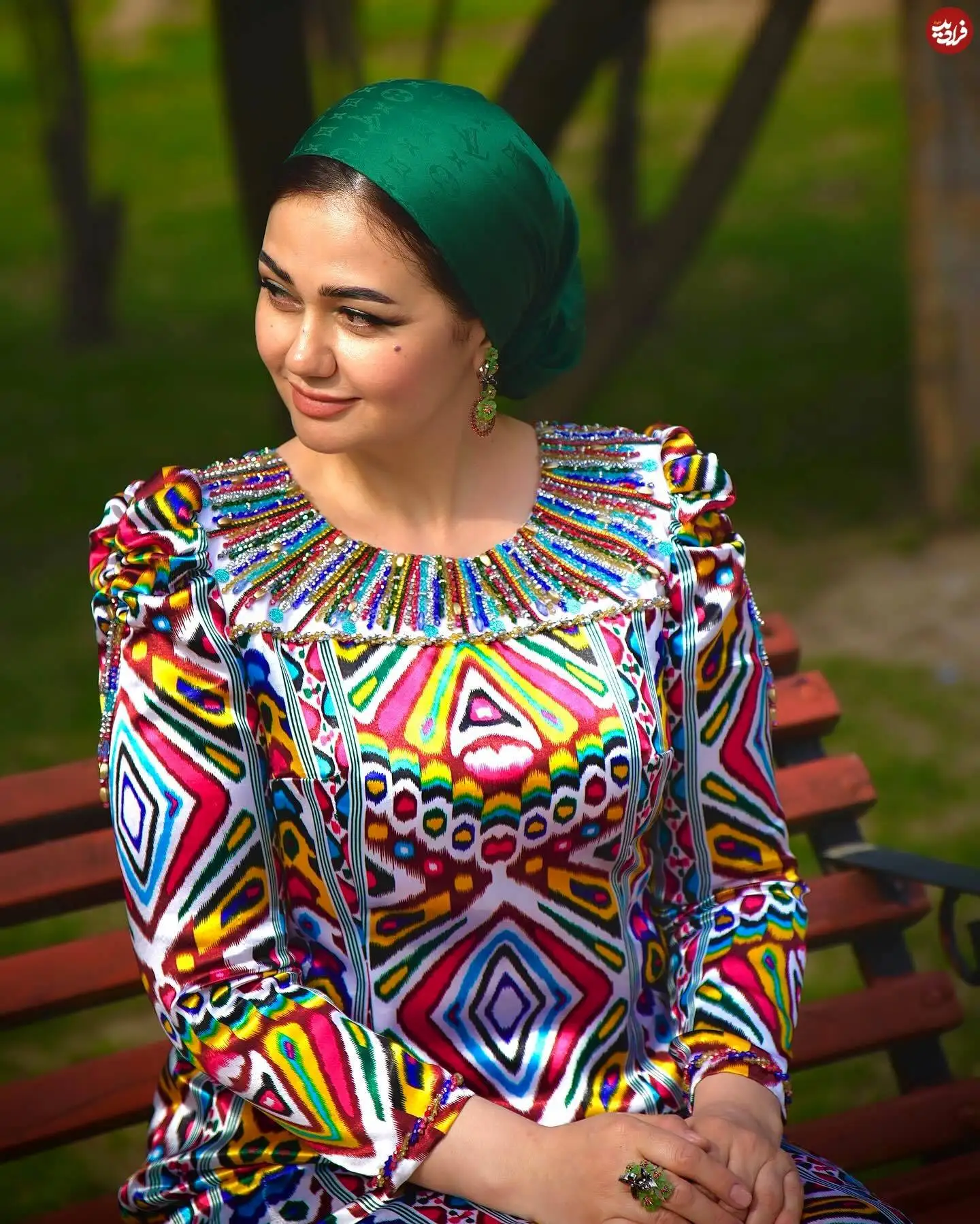 عکس| سفر در زمان؛ «چمن» سریال پایتخت 7 با لباس سنتی در 47 سالگی