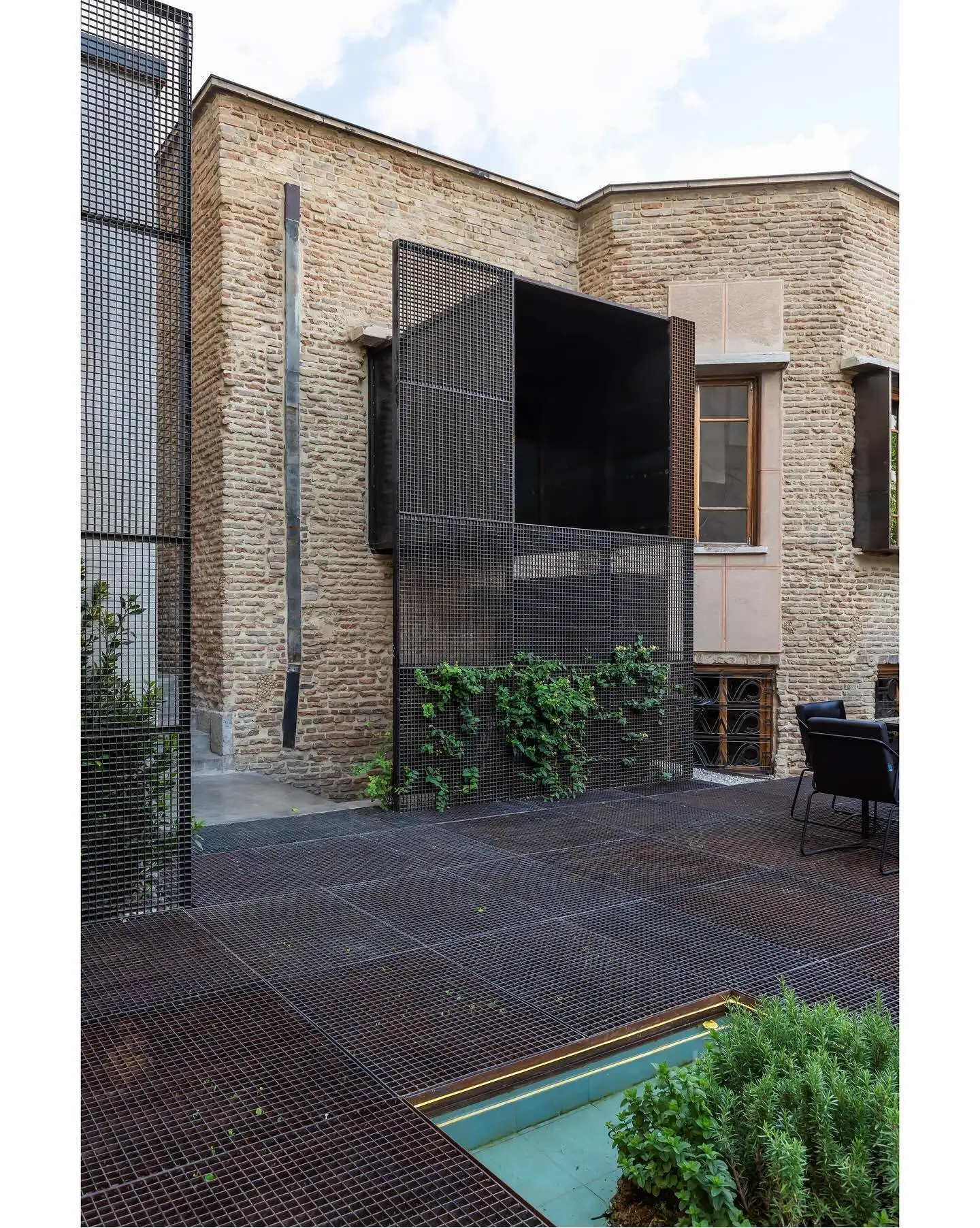تصاویر؛ عمارت منشا تهران؛ معماری هوشمندانه و یک بازسازی حرفه ای