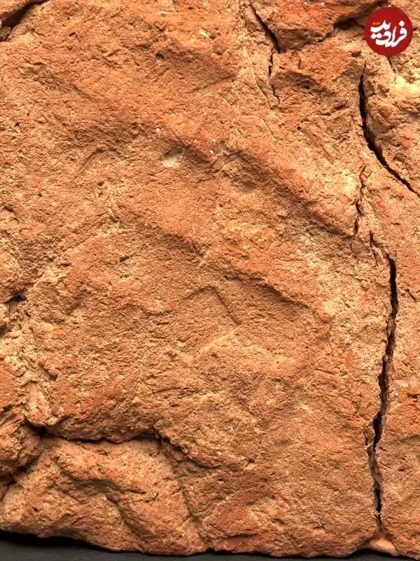 کشف غیرمنتظرۀ «جای دست» بر روی یک «خانۀ روح» 4 هزارساله