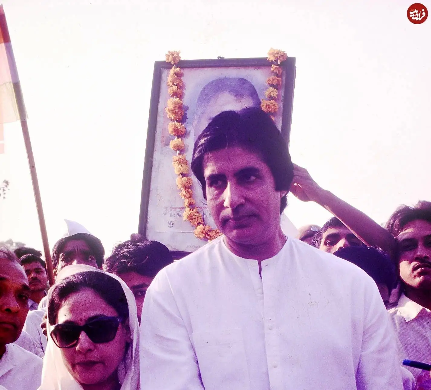 عکس| سفر در زمان؛ «رادا سینگ و جی» فیلم شعله در یک مراسم در دهلی نو؛ سال 1372