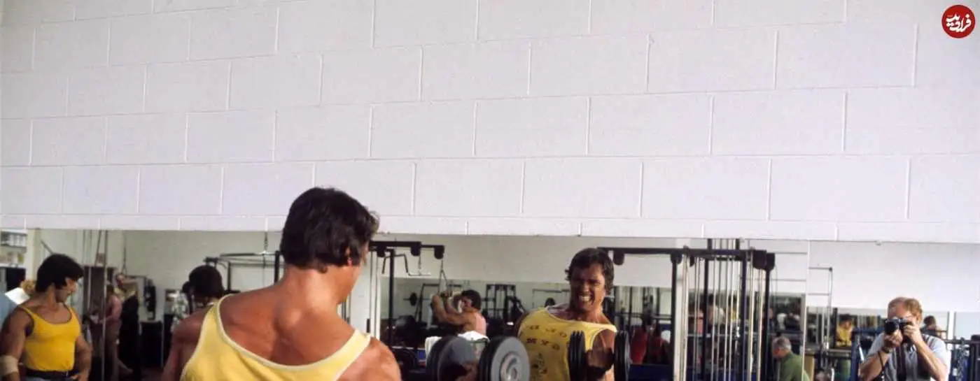 عکس| سفر در زمان؛ «آرنولد» در حال تمرین در باشگاه در کالیفرنیا؛ سال 1353