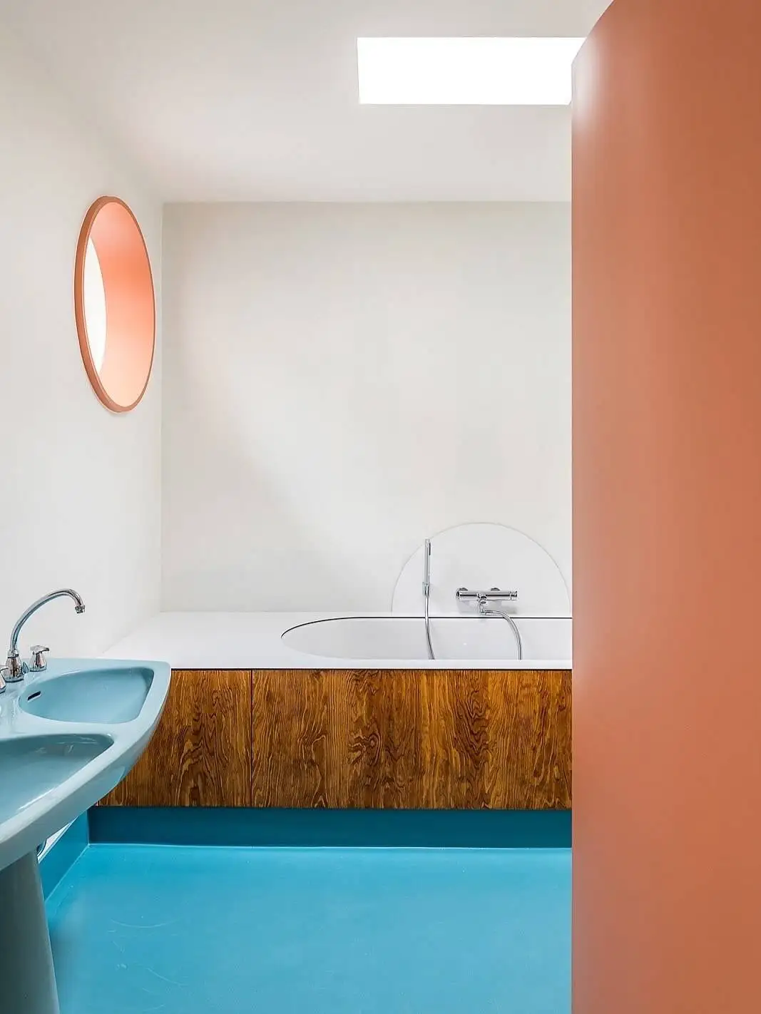 تصاویر؛ تبدیل مطب دندانپزشکی قدیمی به خانه ای نورانی با معماری خاص