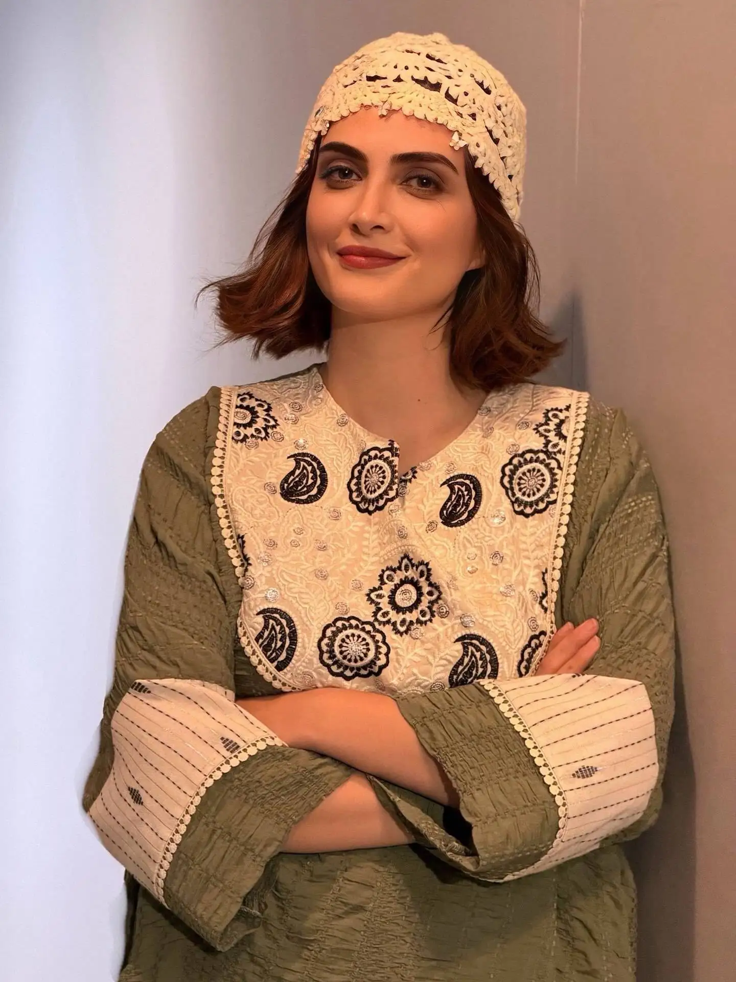 تصاویر؛ الناز ملک با استایل «هنری و زیتونی» در پشت صحنه تئاتر جدیدش