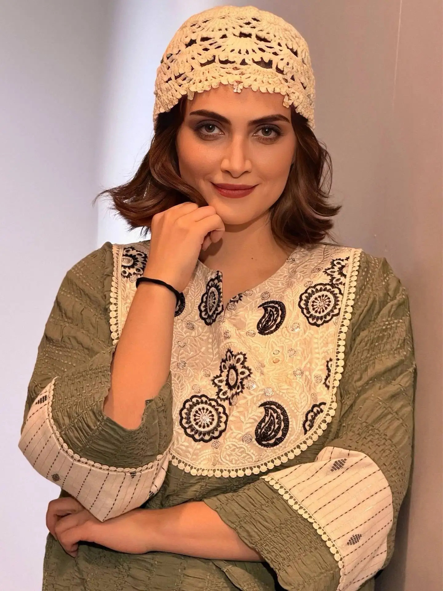 تصاویر؛ الناز ملک با استایل «هنری و زیتونی» در پشت صحنه تئاتر جدیدش