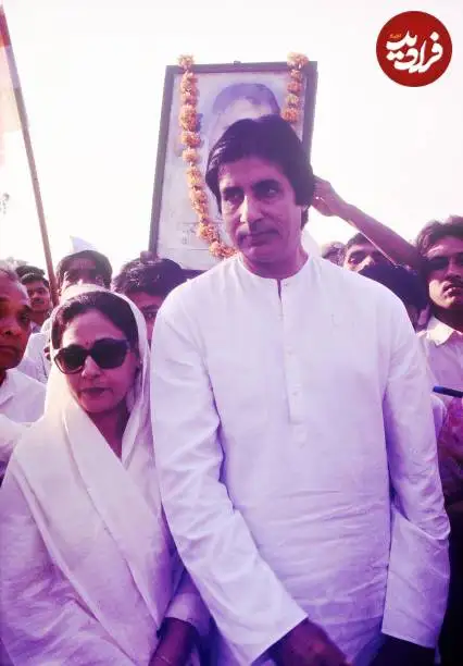 عکس| سفر در زمان؛ «رادا سینگ و جی» فیلم شعله در یک مراسم در دهلی نو؛ سال 1372