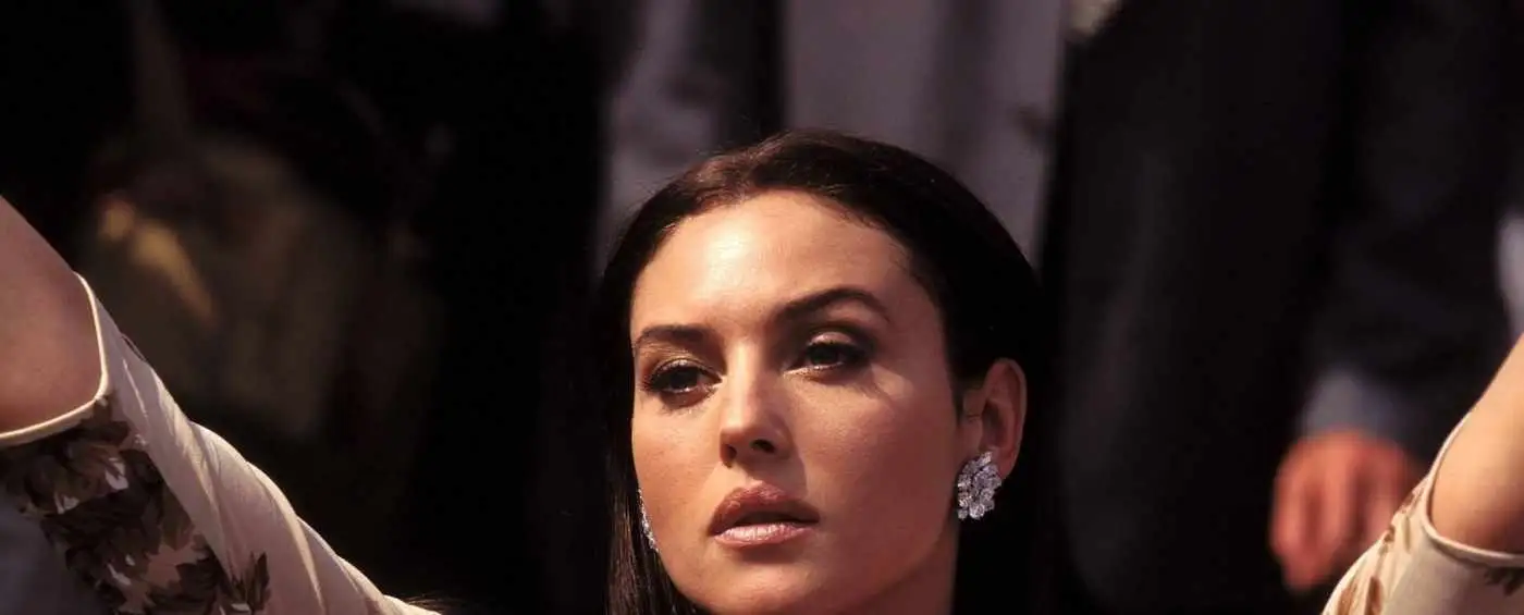 عکس| سفر در زمان؛ ظاهر متفاوت «بازیگر نقش مالنا» در جشنواره کن  فرانسه؛ سال 1376