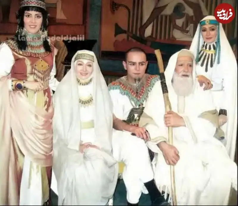 عکس| سفر زمان؛ عکس یادگاری «زلیخا، آخناتون، آسنات و نفرتیتی» در پشت صحنه سریال یوسف