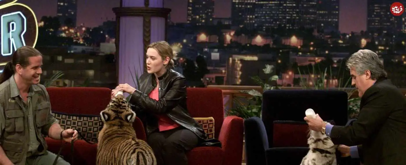 عکس| سفر در زمان؛ «رز فیلم تایتانیک» در حال غذا دادن به یک توله ببر؛ سال 1378