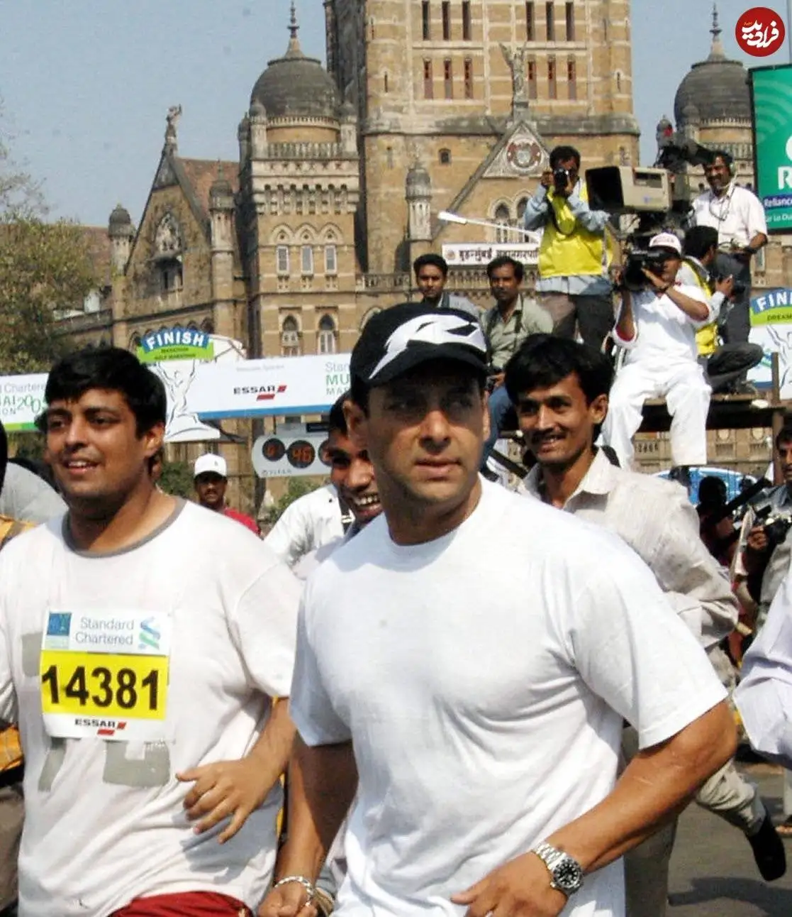 عکس| سفر در زمان؛ «سلمان خان» در حال دویدن در ماراتن بمبئی؛ سال 1383