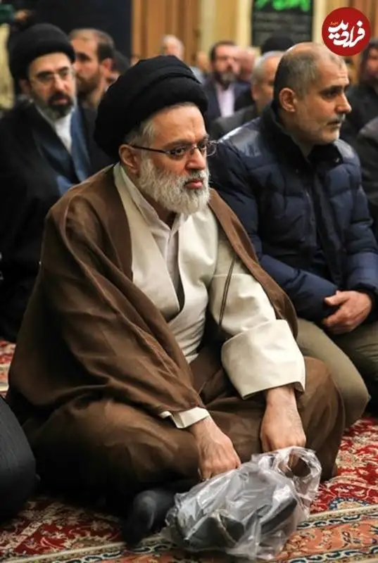 عکس| سفر زمان؛ «سید مصطفی خامنه ای» در مراسم ترحیم کارگردان سریال «یوسف پیامبر»