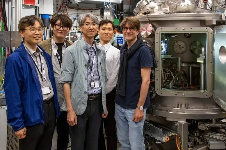 کشف حیرت انگیز دانشمندان درباره  فاز جدید آب که قوانین فیزیک را به چالش می کشد