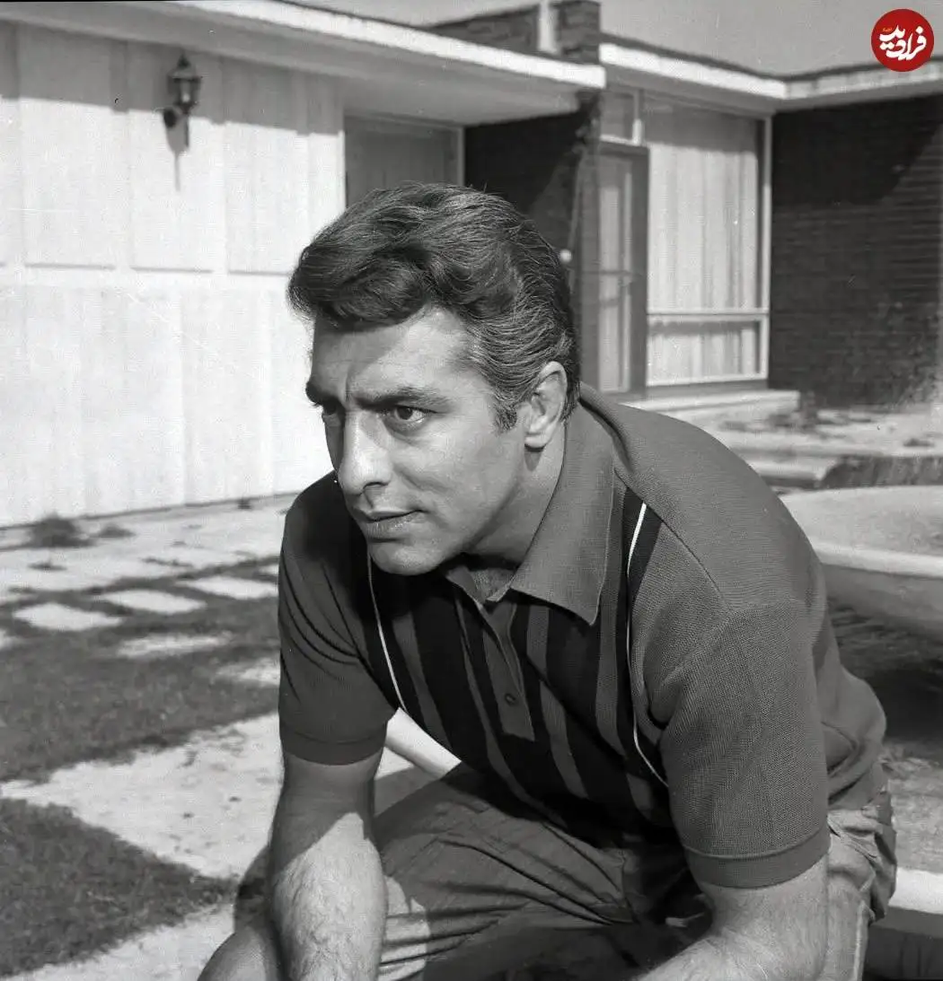 عکس| سفر در زمان؛ «محمدعلی فردین» در جوانی و در خانه شخصی اش؛ سال 1346