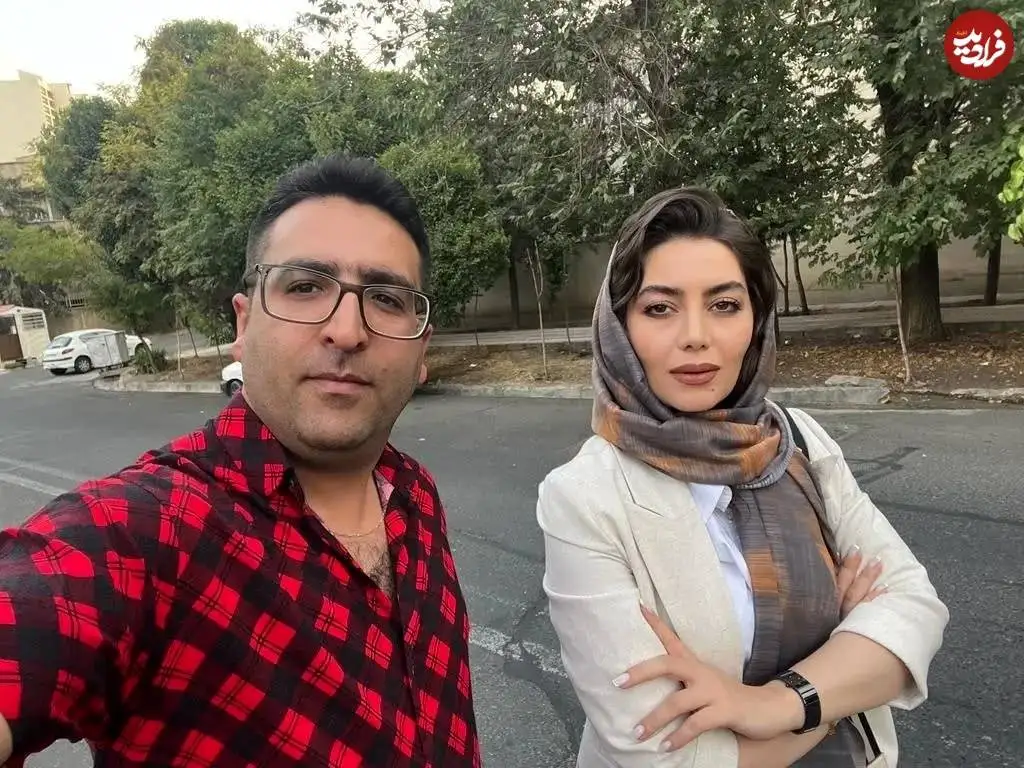 عکس| سفر در زمان؛ «روژان» سریال نون خ در حال قدم زدن در تهران؛ سال 1402